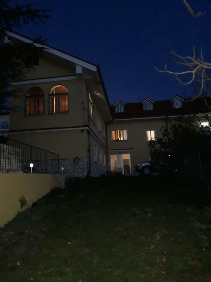 Villa Immersa Nel Verde L'Aquila Luaran gambar